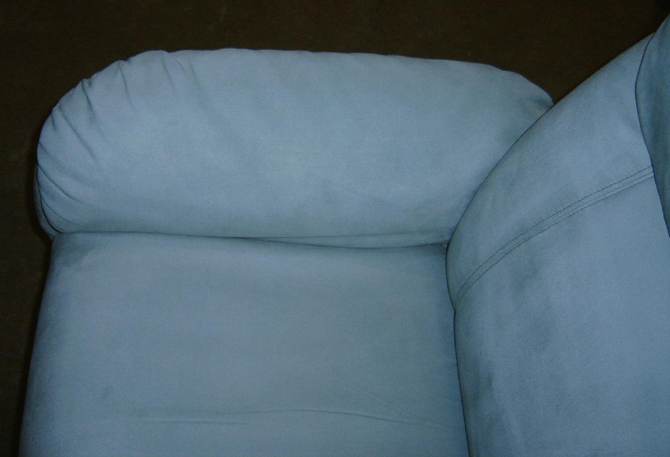 Polsterreinigung hinterher: sauberer Sessel von links